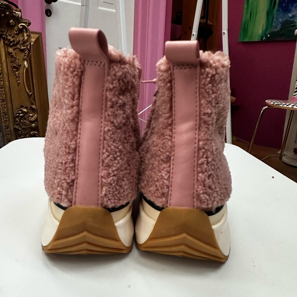 Steve Madden Pink Fuzzy Converse Sneaker size 10 - Picture 5 of 7